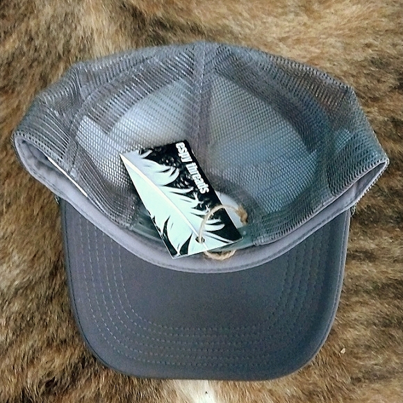 Tamp Bay Buccaneers Snapback Trucker Hat - Picture 2 of 2